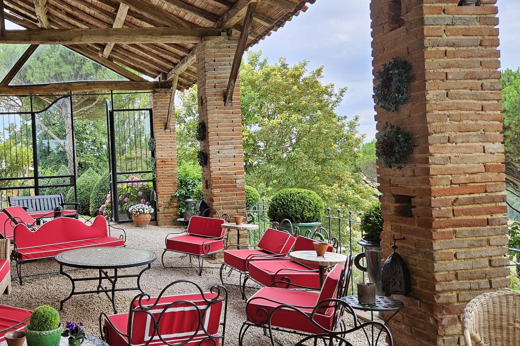 La Mirande, ambiance