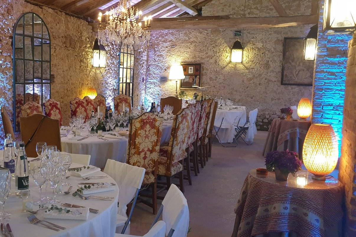 Salle de réception au crépuscule